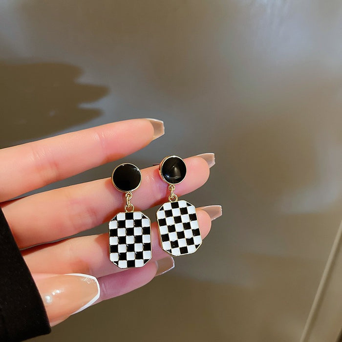 New Fashion Personalized Oil Dripping Checkerboard Love Earrings