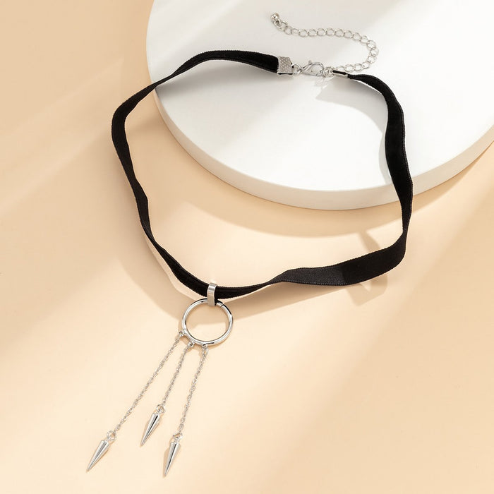 Black Flannelette Geometric Ring Collar Chain