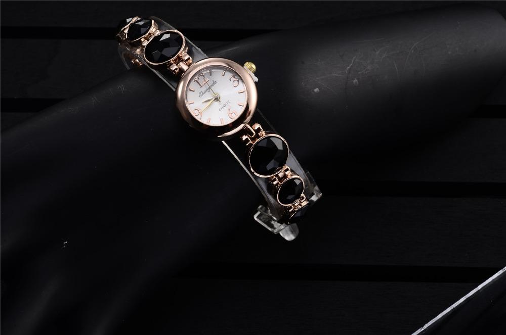 New Round Dial Quartz Women Bracelet Wristwatch