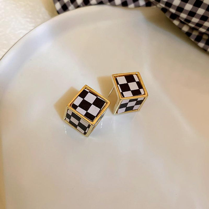 New Fashion Personalized Oil Dripping Checkerboard Love Earrings