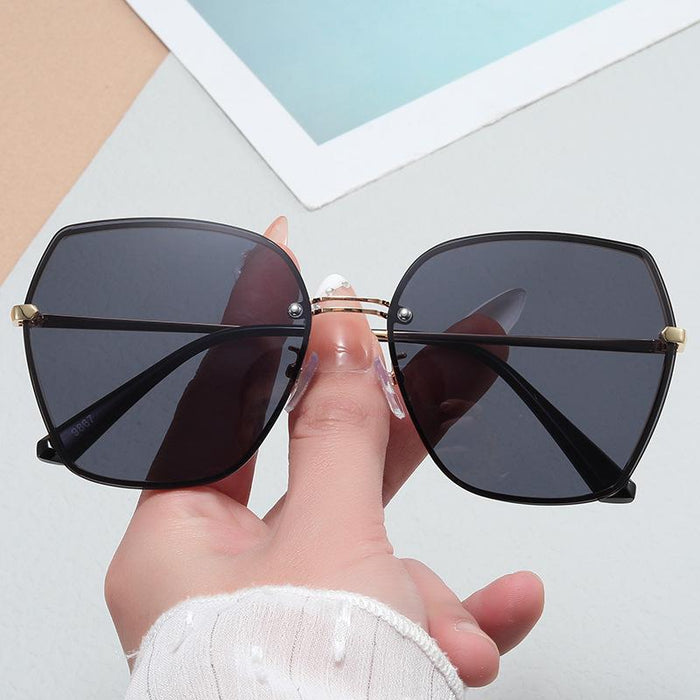 UV resistant diamond rimmed Sunglasses