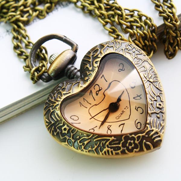 Retro Quartz Pocket Watch Love Heart Shape Glass Pendant Sweater Chain Clock Gifts