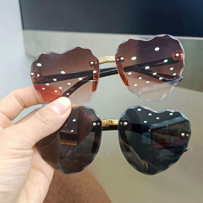 Children's heart-shaped frameless sunglasses and sunglasses