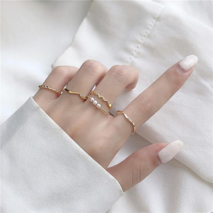 Wavy ring