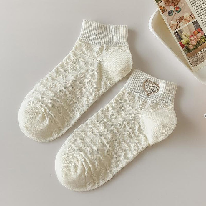 New Three-dimensional Embossed White Women's Socks