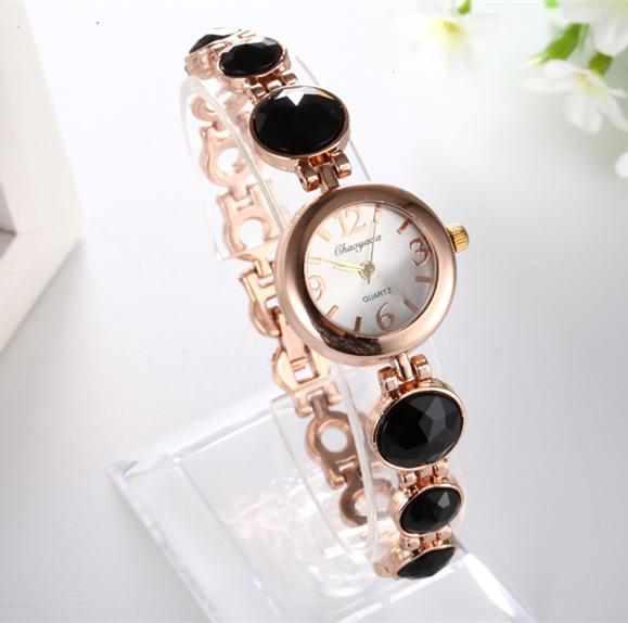 New Round Dial Quartz Women Bracelet Wristwatch