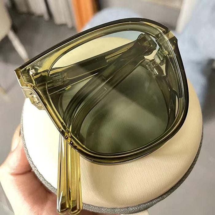 Folding sunglasses for sun shading and UV protection