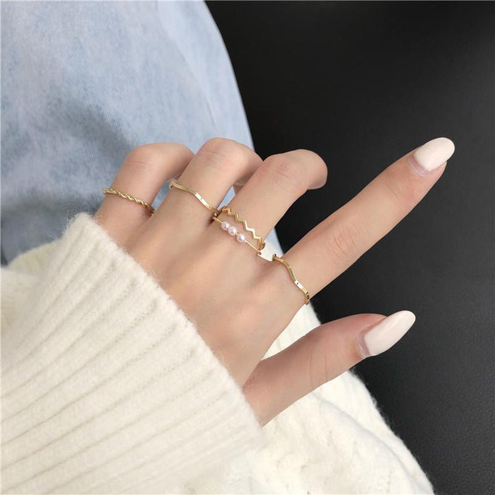 Wavy ring