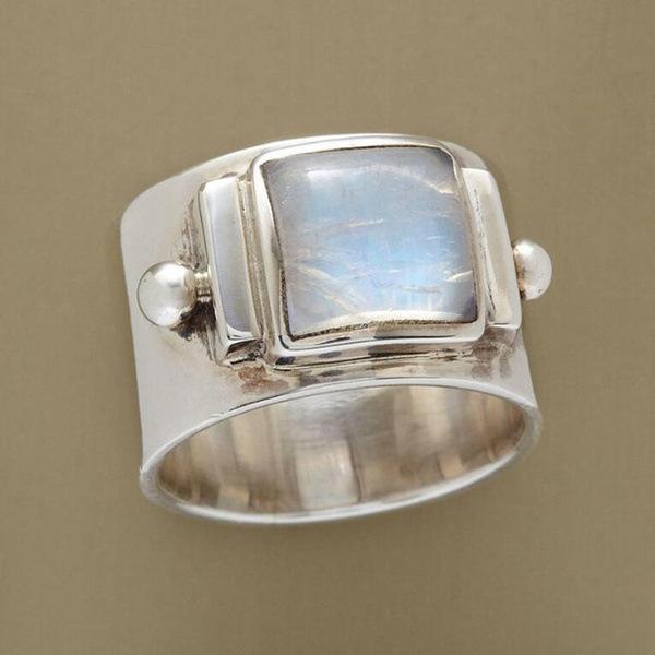 Retro Fashion Moonstone Commemorative Ring