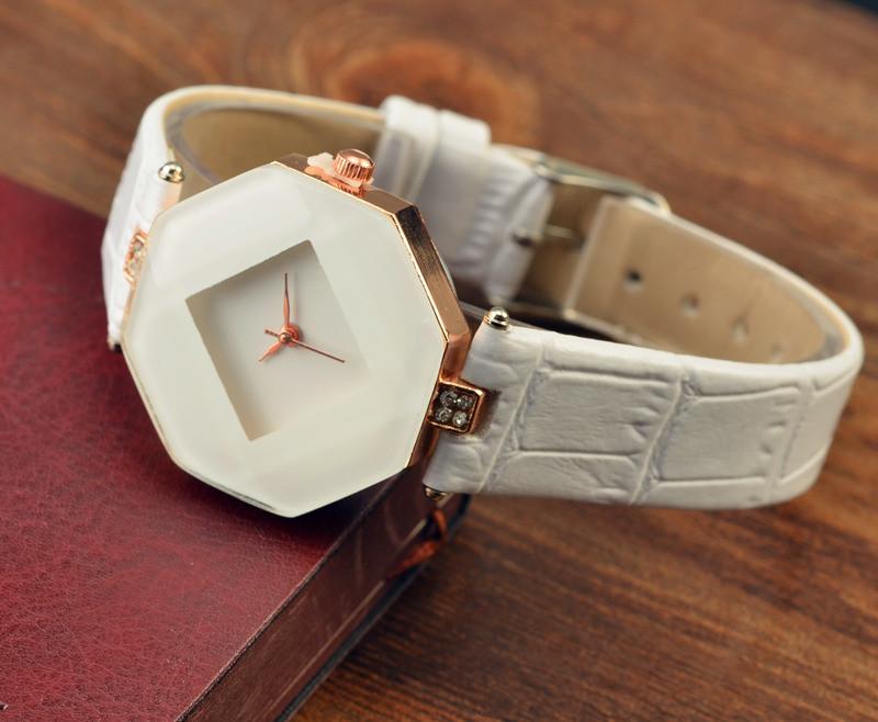 New Quartz Leather Watch Women Fashion Wristwatch
