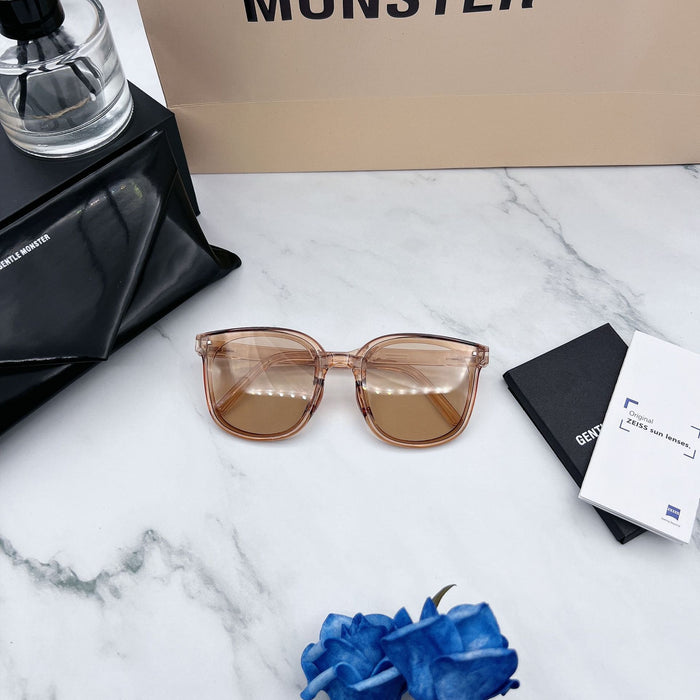 Folding sunglasses for sun shading and UV protection