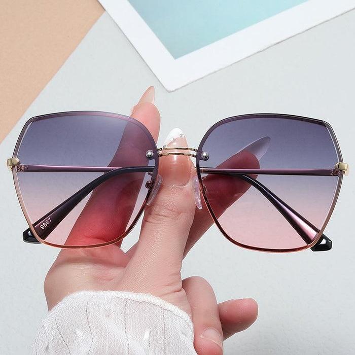 UV resistant diamond rimmed Sunglasses
