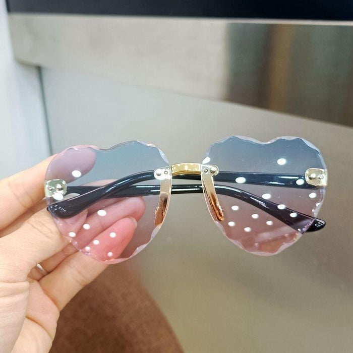 Children's heart-shaped frameless sunglasses and sunglasses