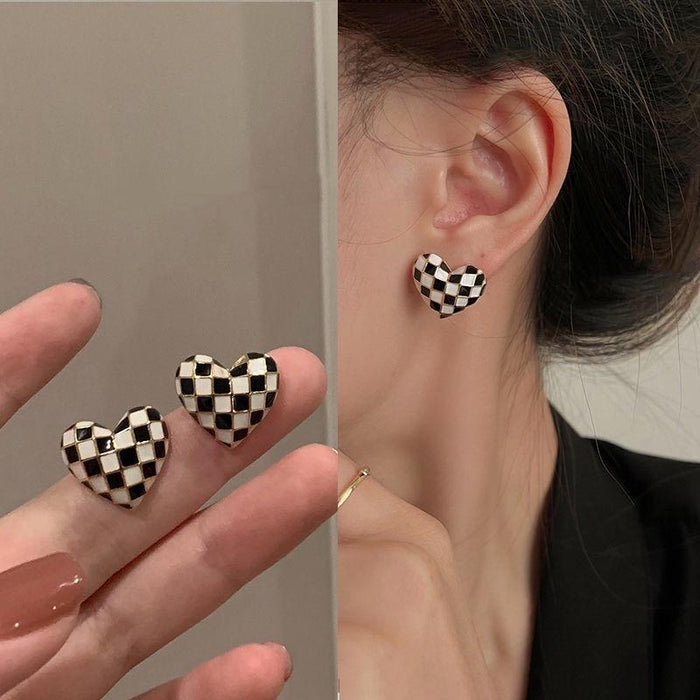 New Fashion Personalized Oil Dripping Checkerboard Love Earrings