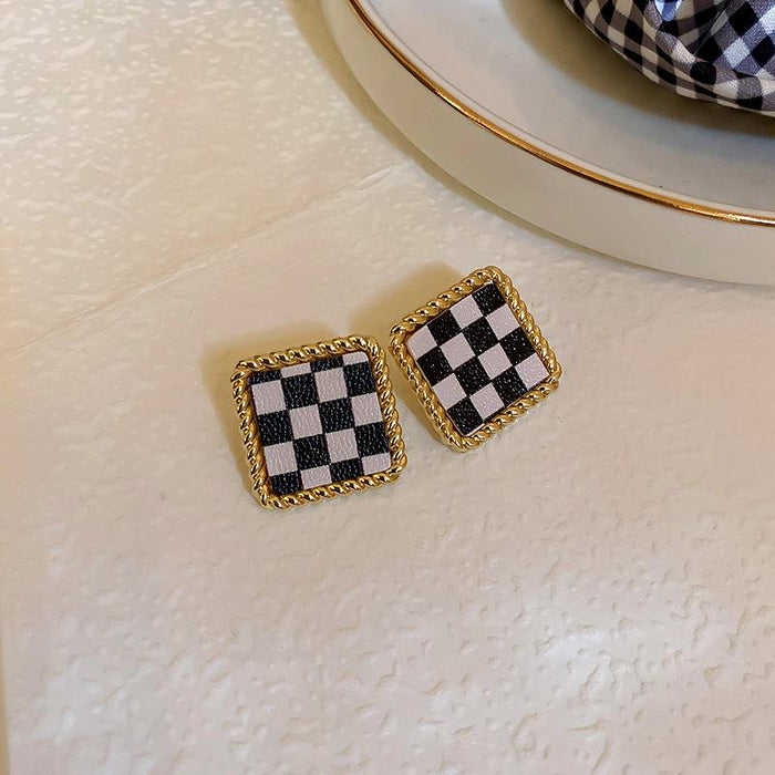 New Fashion Personalized Oil Dripping Checkerboard Love Earrings