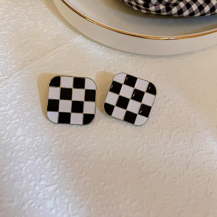 New Fashion Personalized Oil Dripping Checkerboard Love Earrings