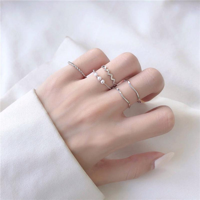 Wavy ring