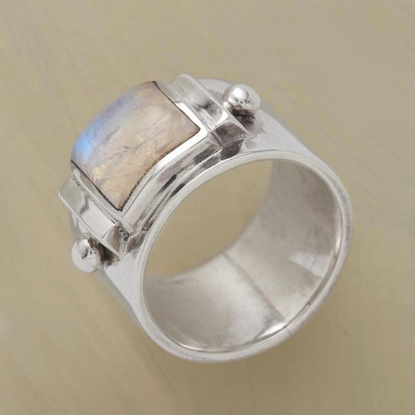 Retro Fashion Moonstone Commemorative Ring