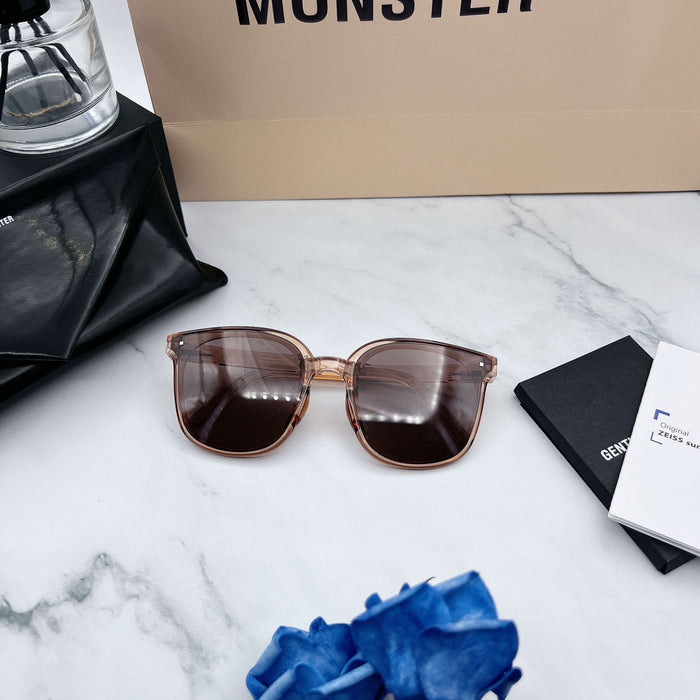 Folding sunglasses for sun shading and UV protection