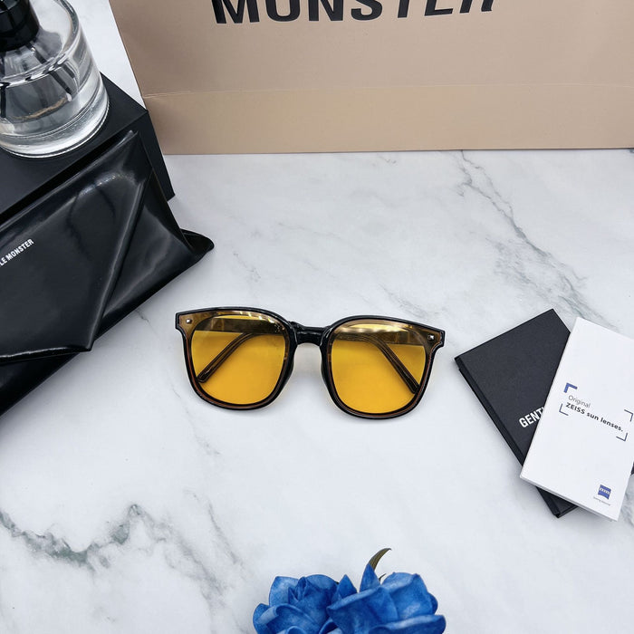 Folding sunglasses for sun shading and UV protection