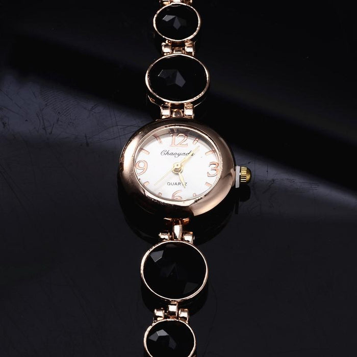 New Round Dial Quartz Women Bracelet Wristwatch