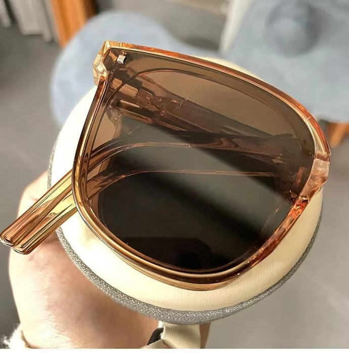 Folding sunglasses for sun shading and UV protection