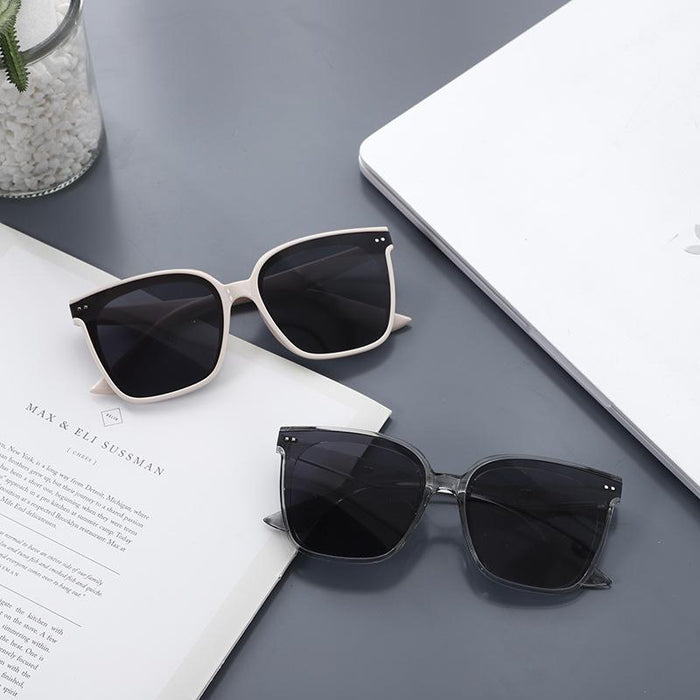 Men's and women's sunscreen Sunglasses