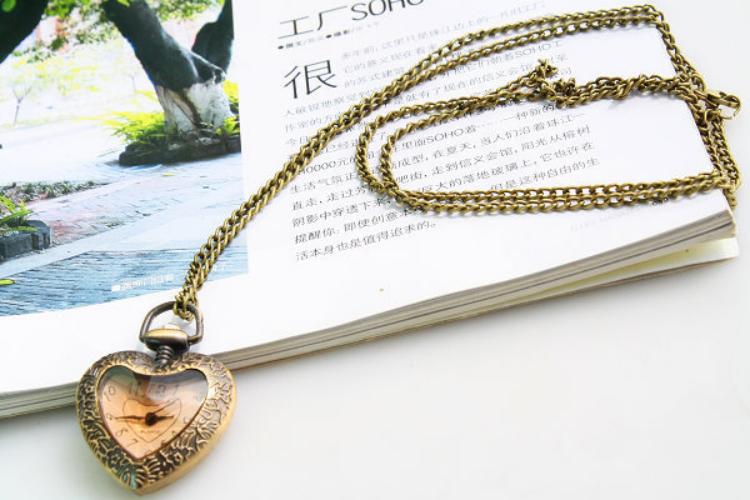 Retro Quartz Pocket Watch Love Heart Shape Glass Pendant Sweater Chain Clock Gifts