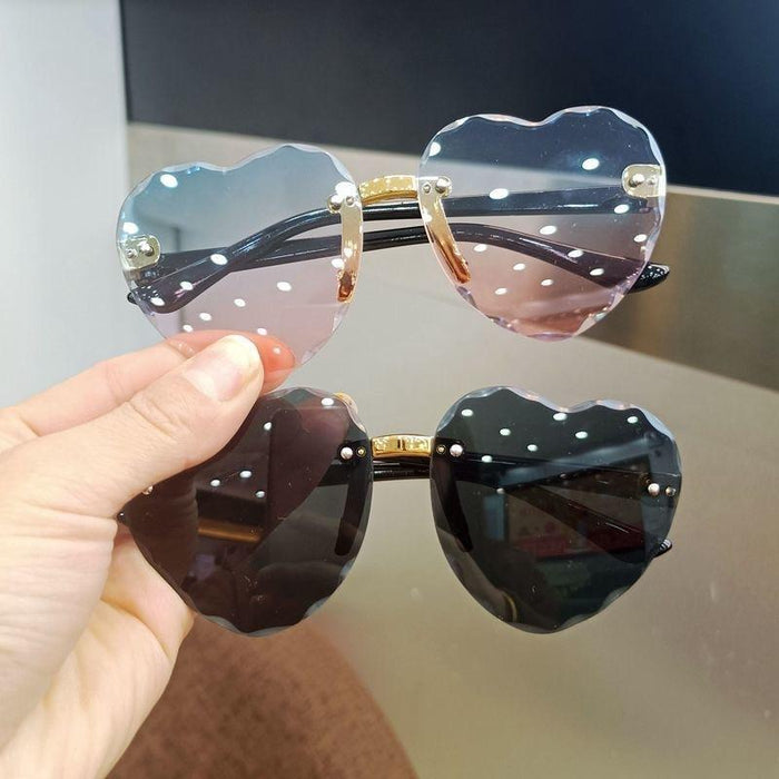 Children's heart-shaped frameless sunglasses and sunglasses