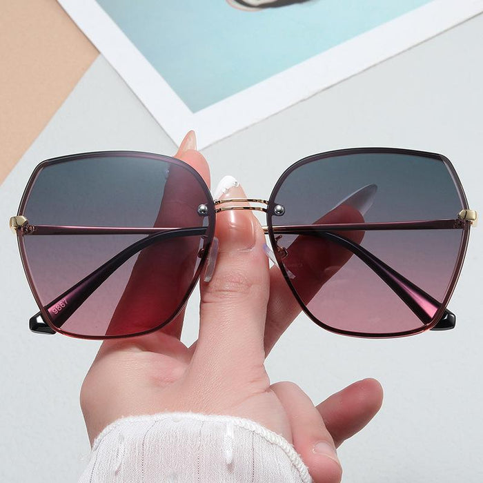 UV resistant diamond rimmed Sunglasses