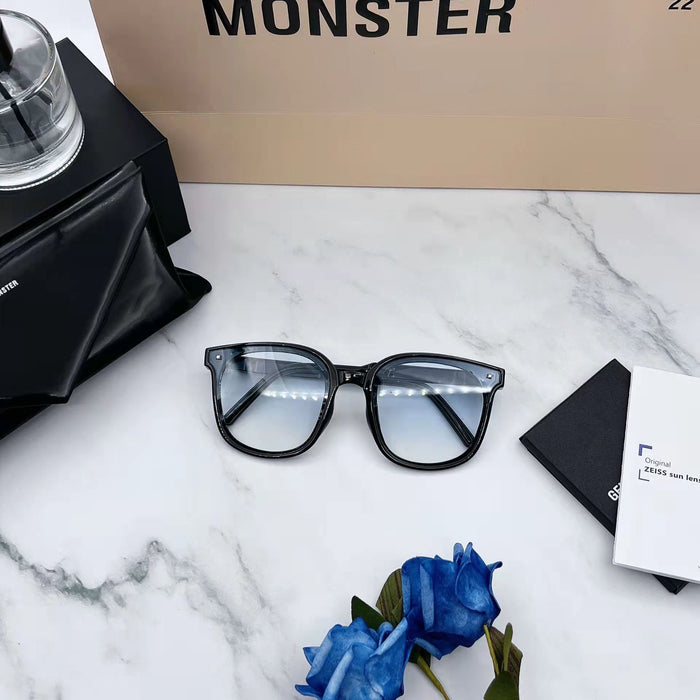 Folding sunglasses for sun shading and UV protection